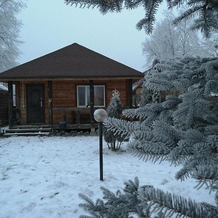 Hotel Usadba Kupalinka Ostrovo Exteriér fotografie