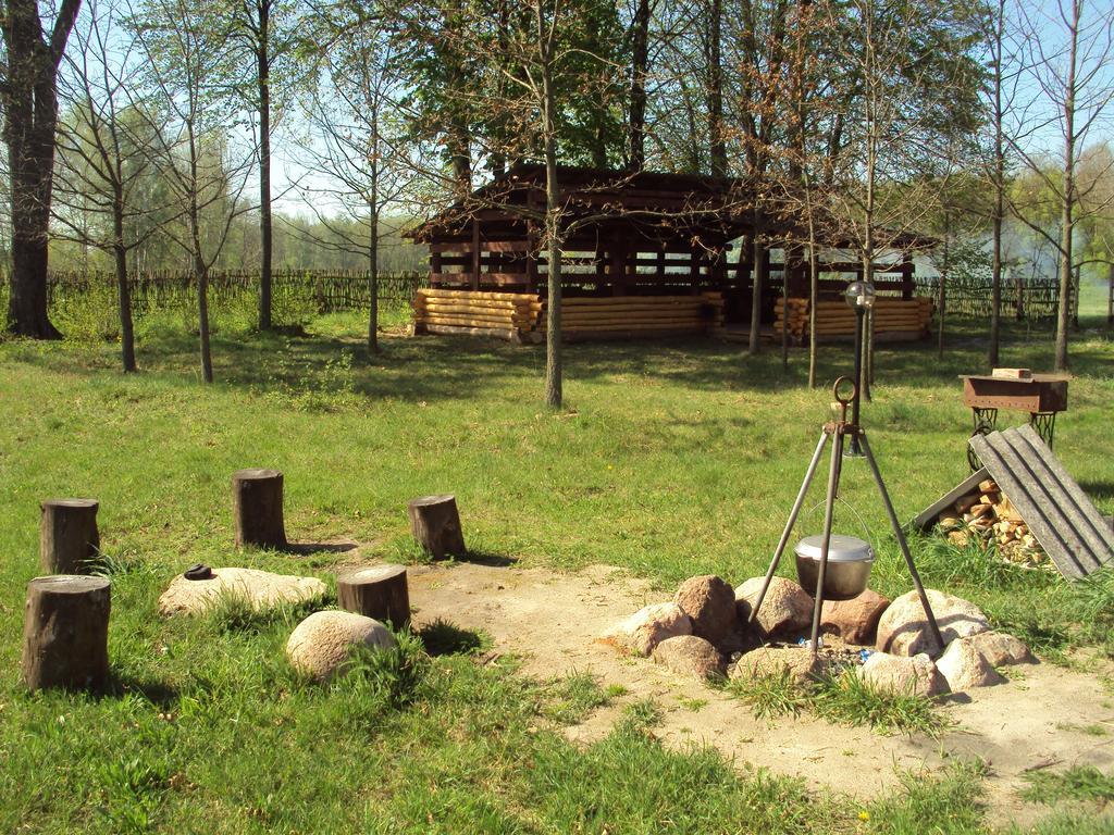 Hotel Usadba Kupalinka Ostrovo Exteriér fotografie