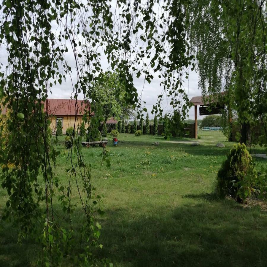 Hotel Usadba Kupalinka Ostrovo Exteriér fotografie